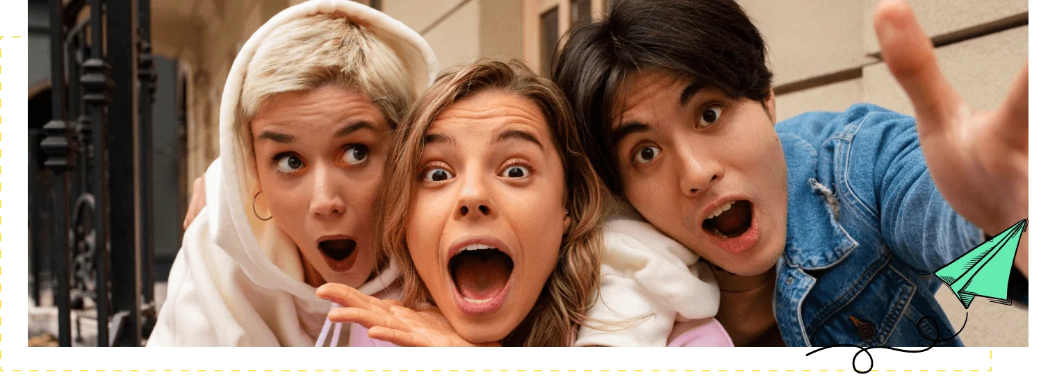 Teenagers group selfie photo - hero image - Fortivo