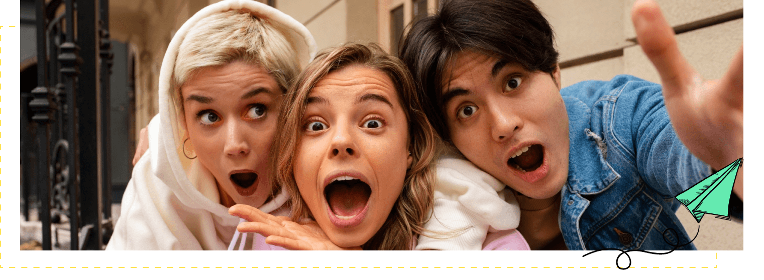 Teenagers group selfie photo - hero image - Fortivo